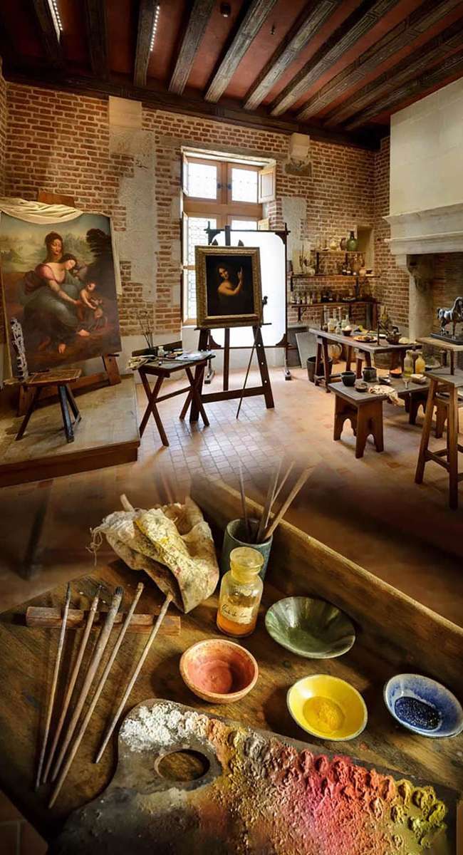 Atelier de peinture de Léonard de Vinci au Château du Clos Lucé avec palette et pigments au premier plan, conception lumière Ponctuelle